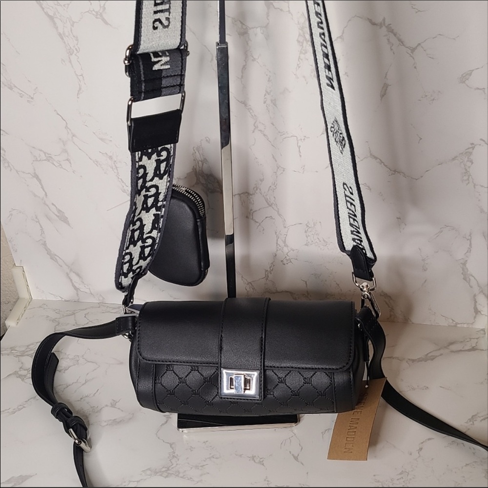 Steve Madden's medium size Crossbody black bag baguette shape TikTok Viral